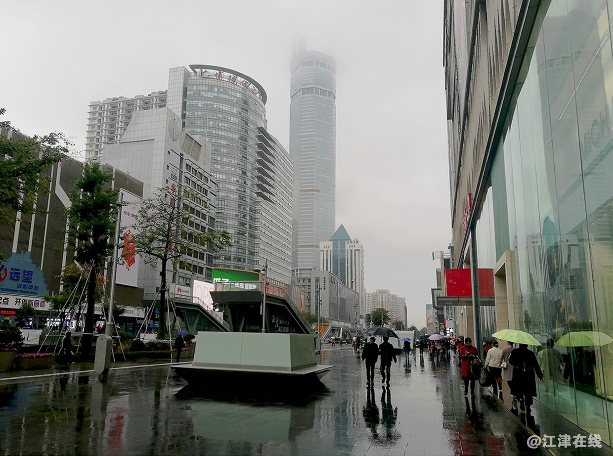 雨中华强北 (2).jpg