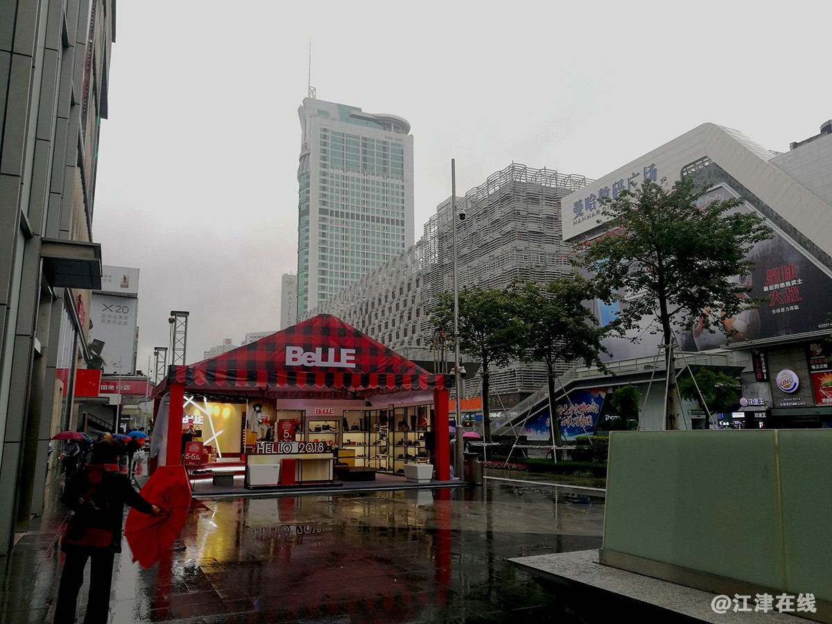 雨中华强北 (4).jpg