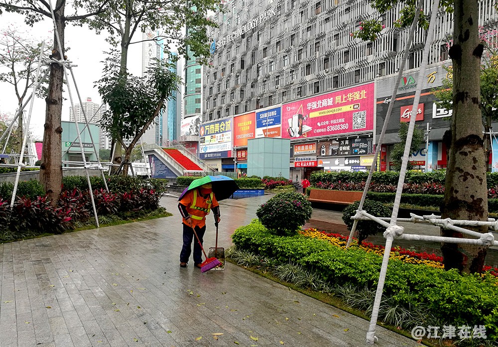 雨中华强北 (9).jpg