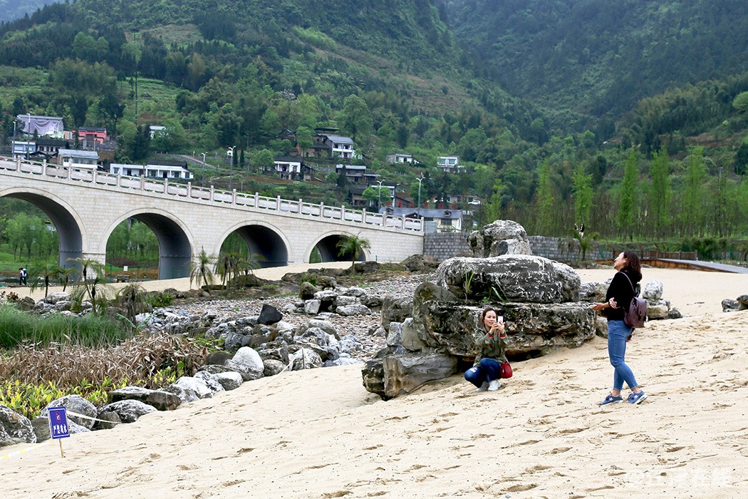 湖与沙滩 (7).jpg