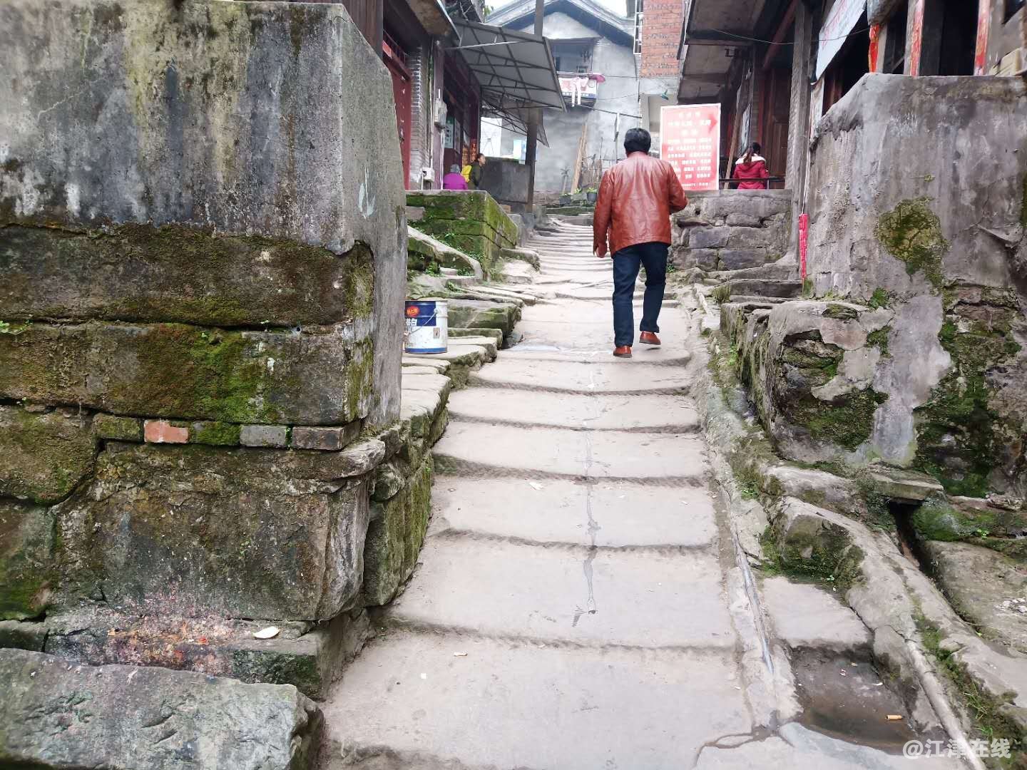 这是全国最长的石坝街古镇重要旅游景点
