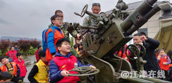 图为公益小天使体验降雨装备操作流程.png