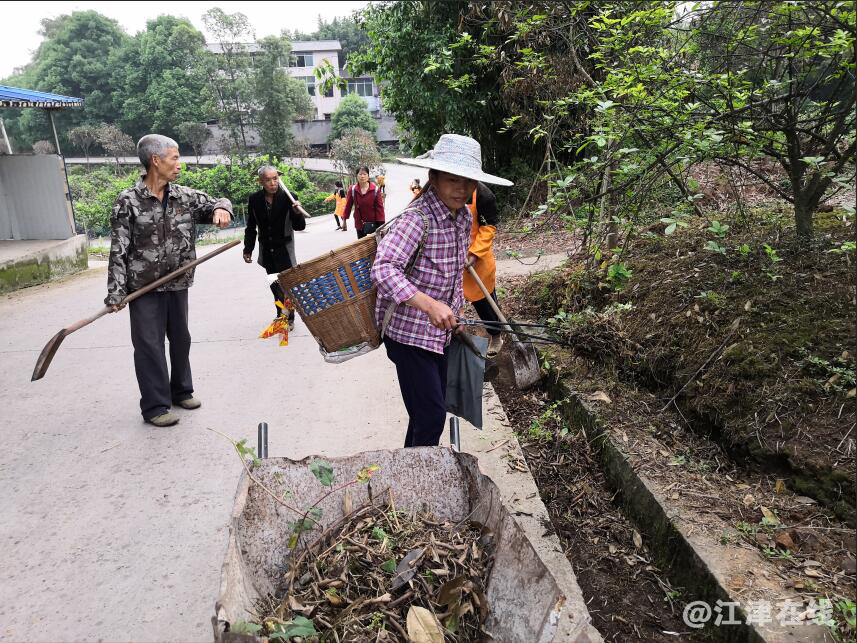 图为大家一起疏通排水沟.png