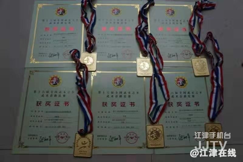 1_72b4f177add34d4582bb60ce245fb1a9.jpg