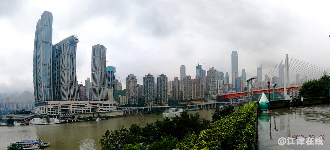 细雨中看朝天门-千厮门副本副本副本.jpg