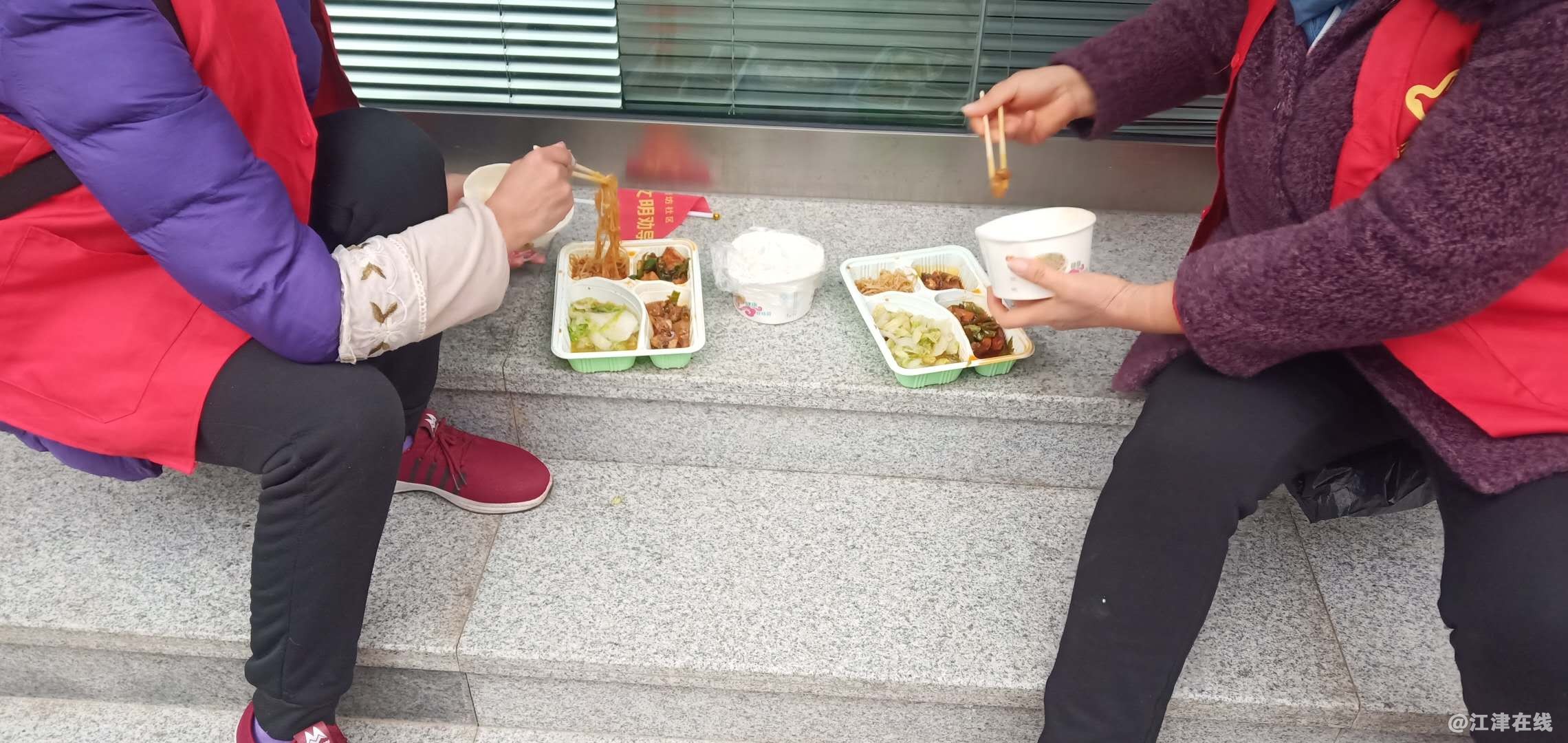 这是执勤人员中午都不能离岗