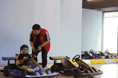 1室内卡丁车.gif