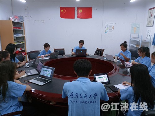 1 图为团队成员正在进行专业培训.jpg