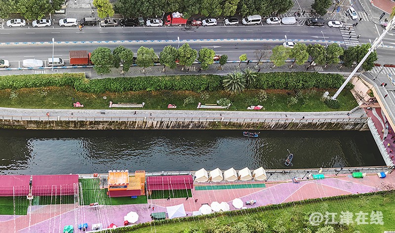 IMG_20231127_083808副本副本环卫工人清除溪中垃圾、散步市民络绎不绝、跳坝坝舞一日三次.jpg